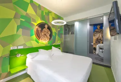 Una televisión o centro de entretenimiento en Posada del Dragón Boutique Hotel