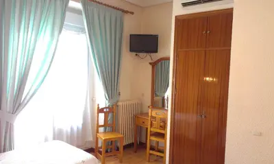 Una televisión o centro de entretenimiento en Hostal Zamora