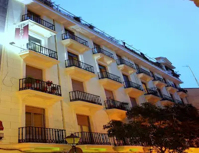 Edificio en el que se encuentra el hostal o pensión