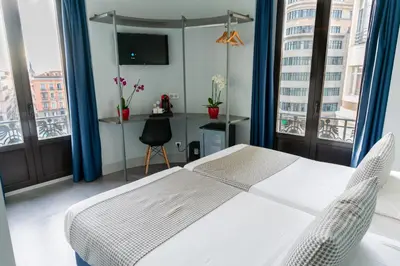 Cama o camas de una habitación en Hostal Carmen-Gran Vía
