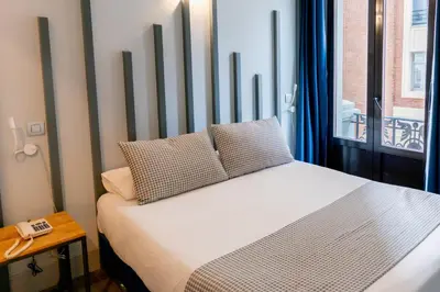 Cama o camas de una habitación en Hostal Carmen-Gran Vía