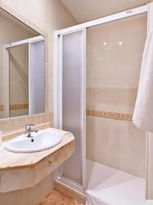 Un baño de Hostal Bianco
