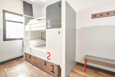 Cama o camas de una habitación en Generator Madrid