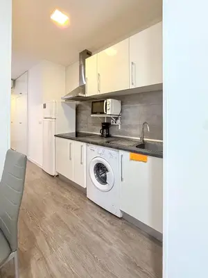 Una cocina o zona de cocina en Cómodo y agradable estudio en Madrid centro A2