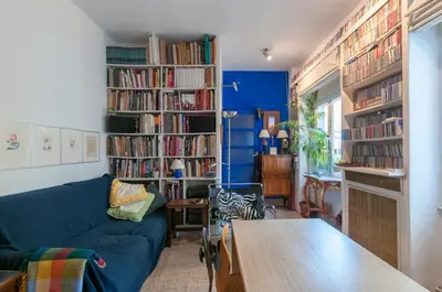 Biblioteca en el apartamento