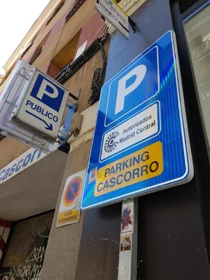 Certificado, premio, señal o documento que está expuesto en THC Latina Hostel