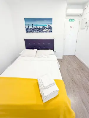 Cama o camas de una habitación en Cómodo y agradable estudio en Madrid centro A3