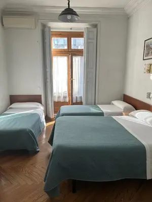 Cama o camas de una habitación en Hostal Tudescos