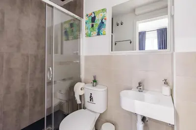 Un baño de AYZ Juan de Mena - Auto check-in property
