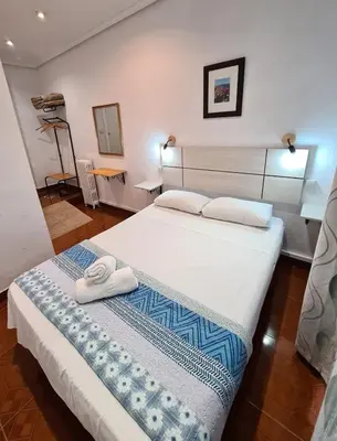 Cama o camas de una habitación en Hostal Santa Barbara
