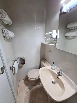 Un baño de Hostal Santa Barbara