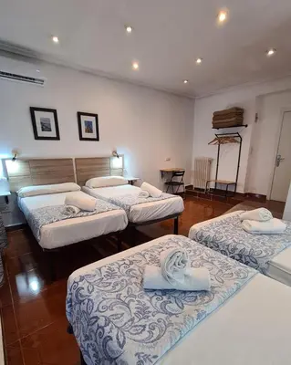 Cama o camas de una habitación en Hostal Santa Barbara