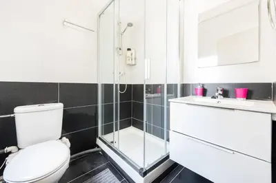 Un baño de M&F ATTIC WITH GREAT VIEWS