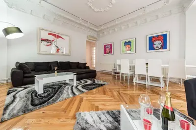 Zona de estar de M&F ATTIC WITH GREAT VIEWS