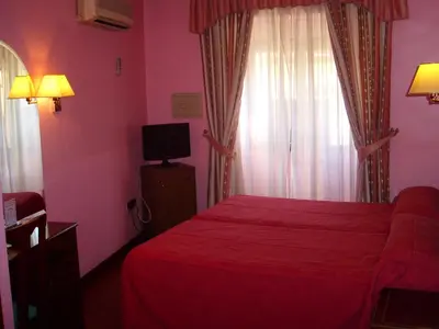 Cama o camas de una habitación en Hostal Centro Sol Madrid