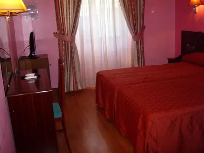 Cama o camas de una habitación en Hostal Centro Sol Madrid