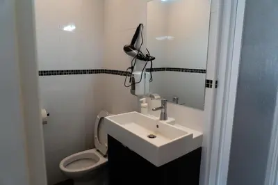 Un baño de Onefam Madrid