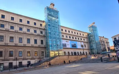 Edificio en el que se encuentra el hostal o pensión