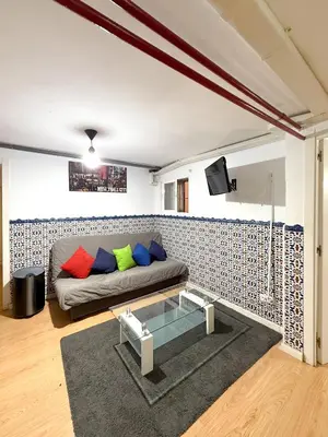 Zona de estar de Apartamento sotano en Gran Via Madrid
