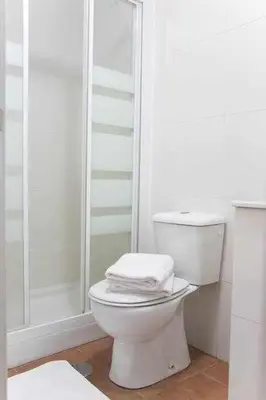 Un baño de Apartamento sotano en Gran Via Madrid