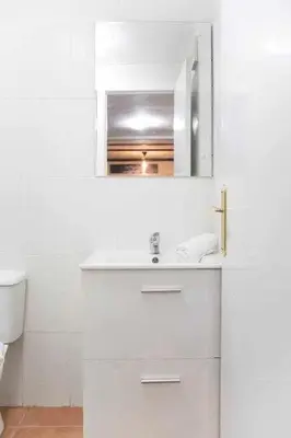 Un baño de Apartamento sotano en Gran Via Madrid