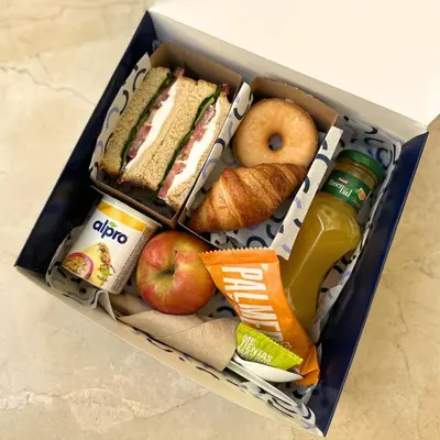 Comida en o cerca de este hotel