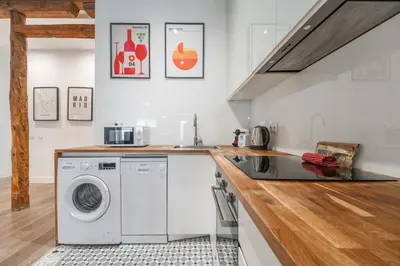 Una cocina o zona de cocina en Bright and Cozy 2BD 2BT GranVia