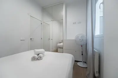 Cama o camas de una habitación en Bright and Cozy 2BD 2BT GranVia