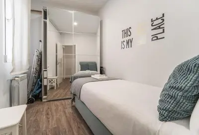 Cama o camas de una habitación en Brand-new Modern apt in Alcalá St -Salamanca 3BD