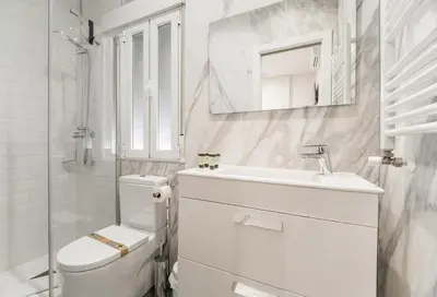 Un baño de Brand-new Modern apt in Alcalá St -Salamanca 3BD