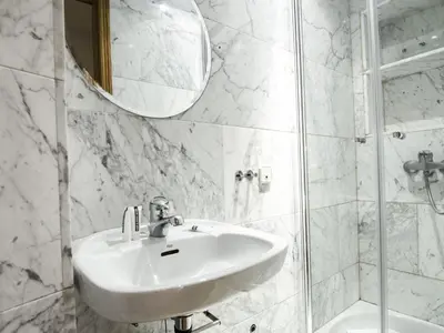 Un baño de 4 bedrooms 3.5 bathrooms furnished - Sol - functional spacious
