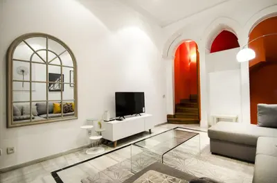 Una televisión o centro de entretenimiento en 4 bedrooms 3.5 bathrooms furnished - Sol - functional spacious