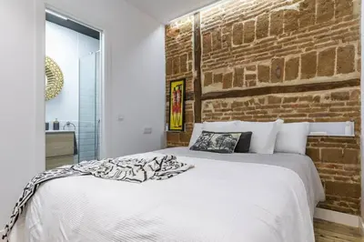 Cama o camas de una habitación en Bonito apartamento en típica corrala en el centro de Madrid