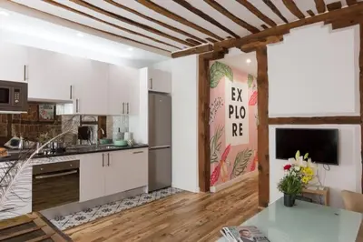 Una cocina o zona de cocina en Bonito apartamento en típica corrala en el centro de Madrid