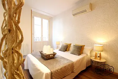 Cama o camas de una habitación en Huertas Estudio - En el Centro de Madrid, Luminoso