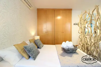 Cama o camas de una habitación en Huertas Estudio - En el Centro de Madrid, Luminoso