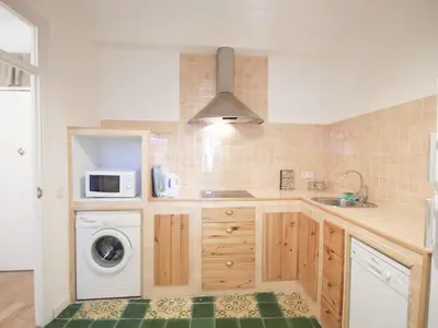 Una cocina o zona de cocina en Flexliving Morería - monthly rentals & other non tourist stays only