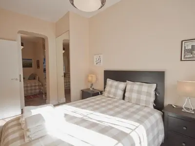 Cama o camas de una habitación en Acogedor callao! 2hab/wifi/ac