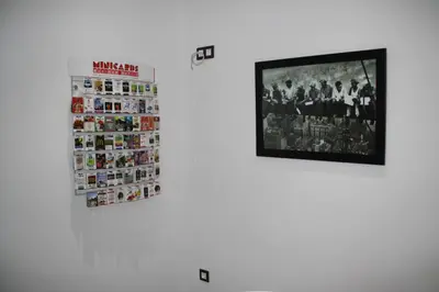Una televisión o centro de entretenimiento en Hostal MH Fuencarral
