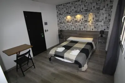 Cama o camas de una habitación en Hostal MH Fuencarral