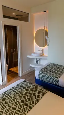 Cama o camas de una habitación en Hostal Charlotte-Gran Vía