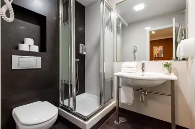 Un baño de Hostal Abadia Madrid