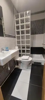 Un baño de Hostal New Life Madrid