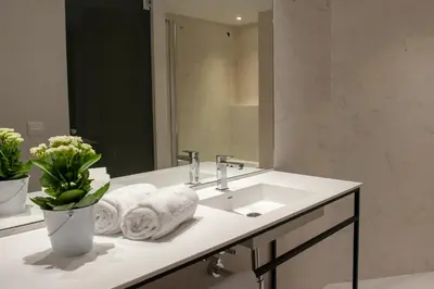 Un baño de MH Apartments Central Madrid