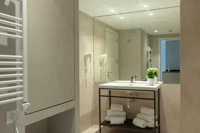 Un baño de MH Apartments Central Madrid