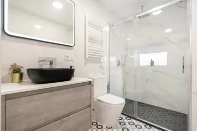 Un baño de Room Canalejas