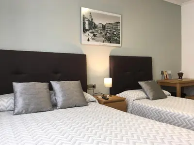 Cama o camas de una habitación en Hostal Patria Madrid