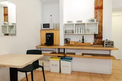Una cocina o zona de cocina en Hostal La Zona
