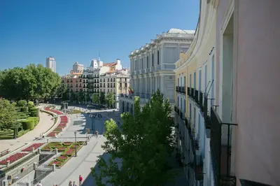 Edificio en el que se encuentra el hostal o pensión