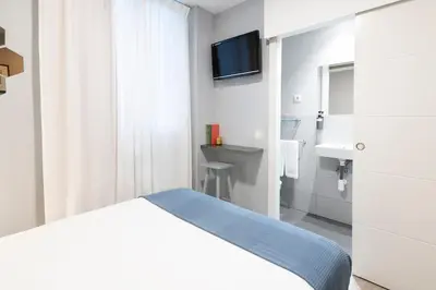 Cama o camas de una habitación en 8Rooms Madrid